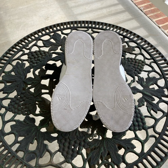 Adidas sneakers size 8 - Picture 3 of 9